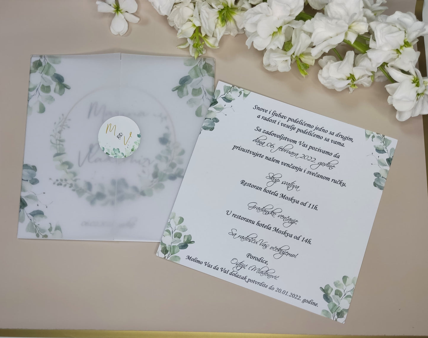 Pozivnice sa omotom i pečat nalepnicom dostupne u raznim dizajnima