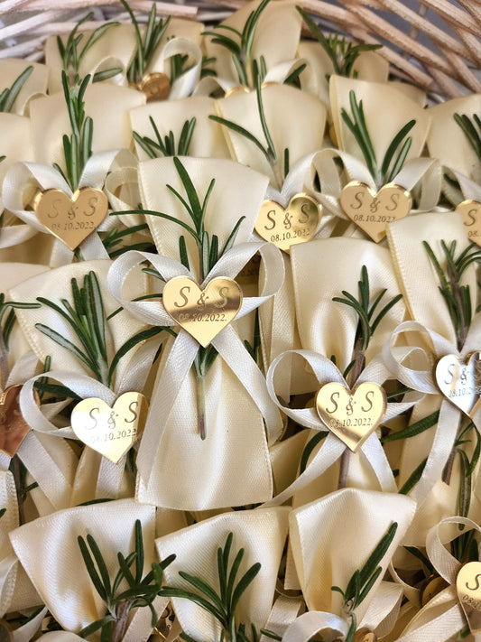 Kićenje i krem zlatni detalji sa ruzmarinom