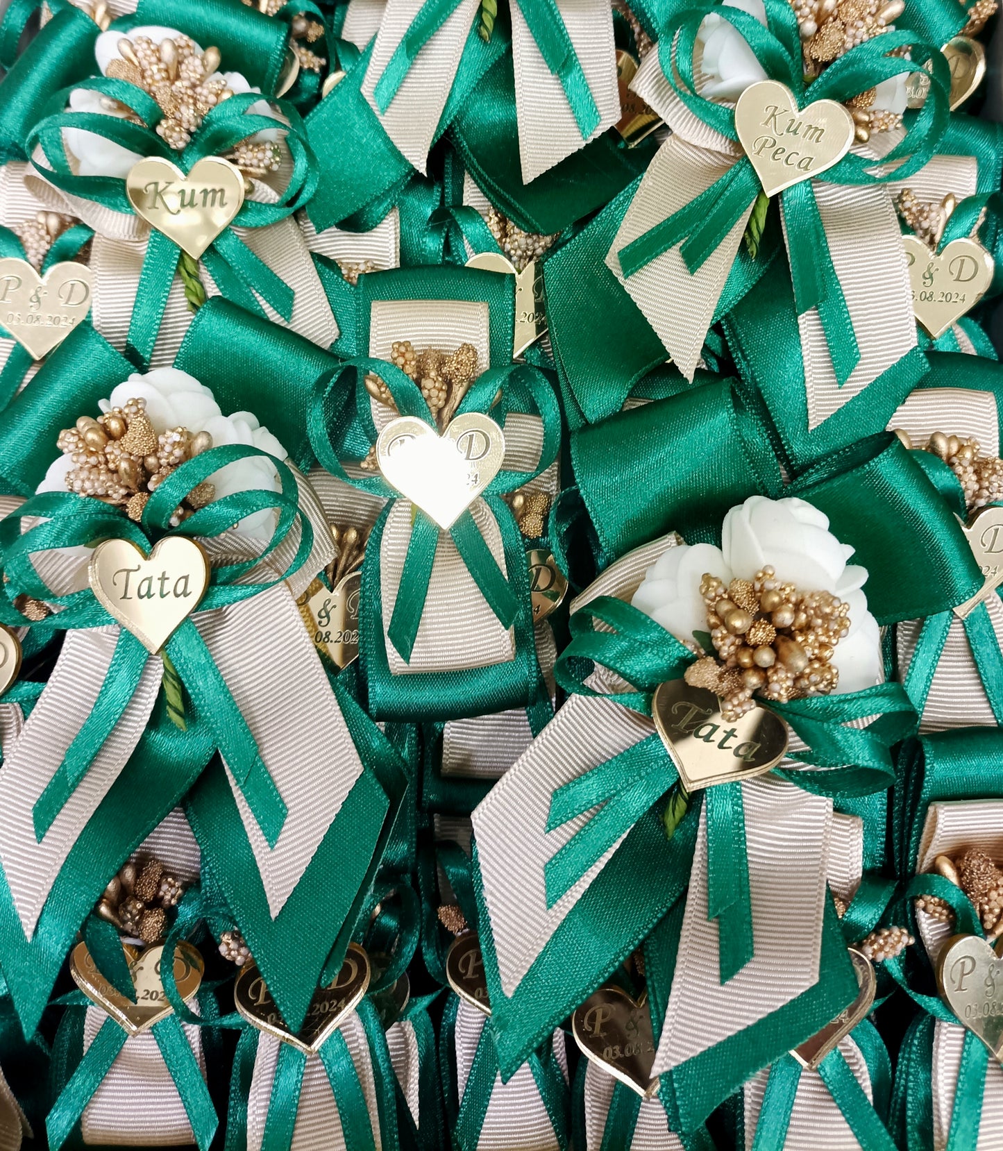 Elegantno kićenje u zeleno bež nijansi